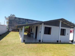 Casa disponível para diária, 300m do mar casa sozinha no terreno